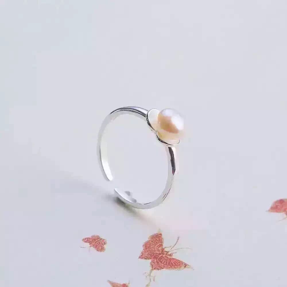 Petal opening ring with Freshwater pearl